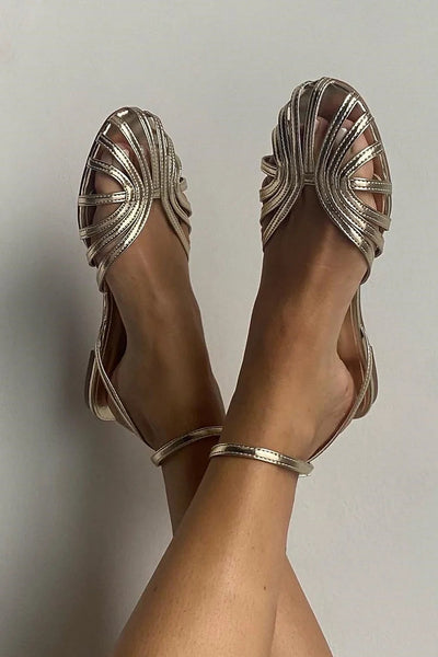 SOLE | Eleganti sandali piatti intrecciati per un look sofisticato