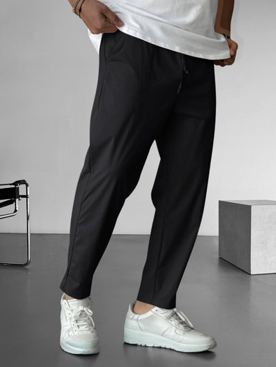 Pantaloni tapered essenziali con cordoncino