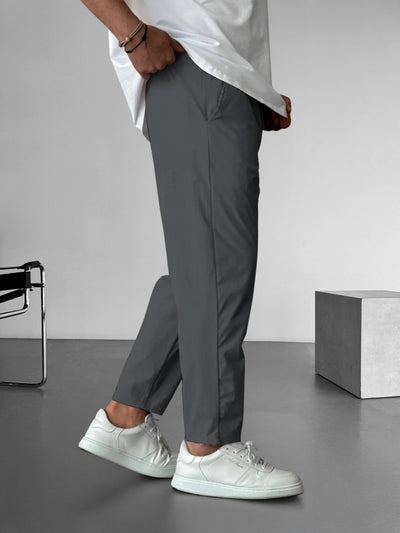 Pantaloni tapered essenziali con cordoncino