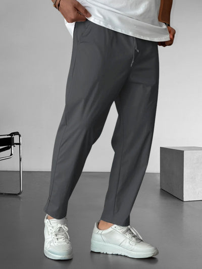 Pantaloni tapered essenziali con cordoncino