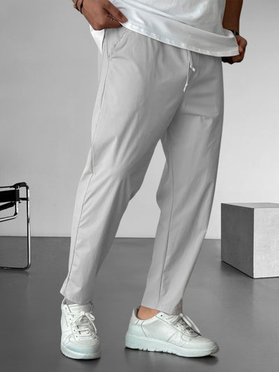Pantaloni tapered essenziali con cordoncino